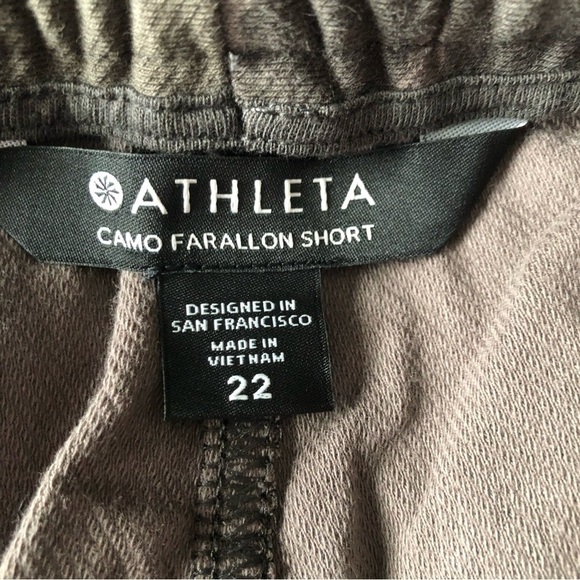 Athleta NWT Women’s FARALLON Green Camo Active Shorts Size 22 - Picture 4 of 13